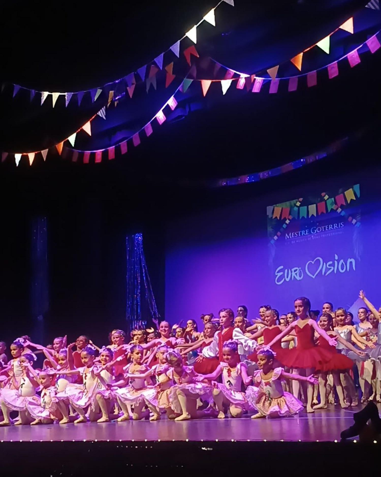 Tanquem el curs ballant... i emocionant-nos!